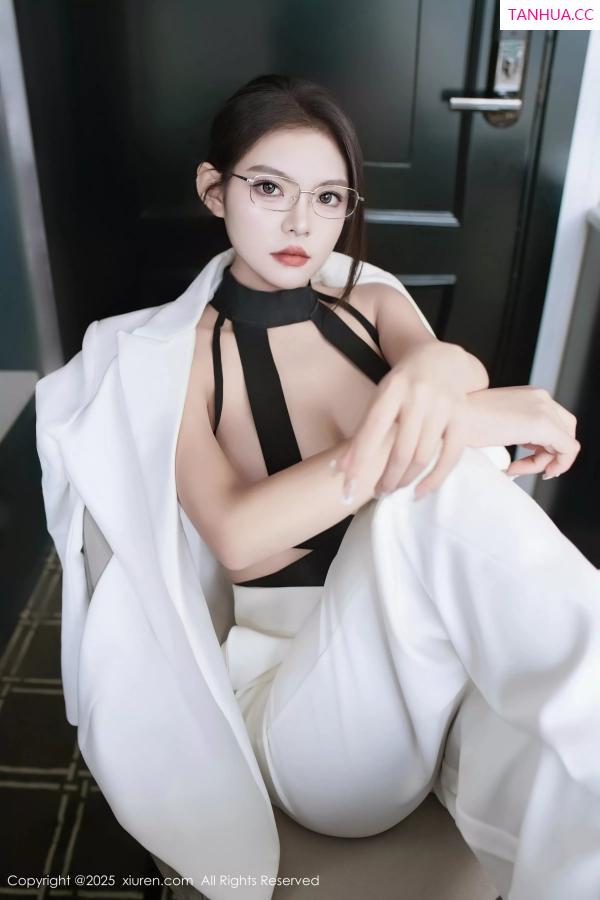   [XiuRen]高清写真图 2025.06.26 No.10464 冬安 白色西服第18张图片